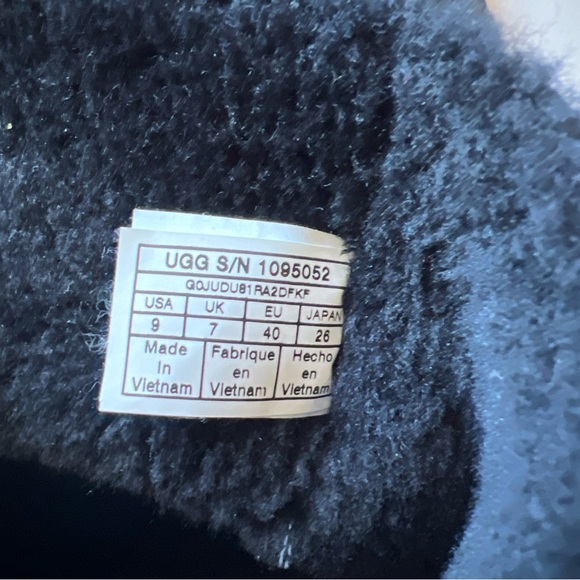 UGG 9 Women Kasen Tall Waterproof Sheepskin Lined Black Suede Heel Boots NWOT💖 - Picture 11 of 14